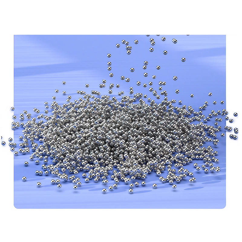 How do the core components and microstructure of solder balls affect soldering performance?